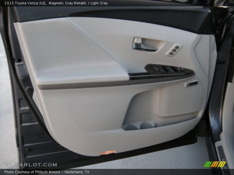 Magnetic Gray Metallic / Light Gray 2013 Toyota Venza XLE