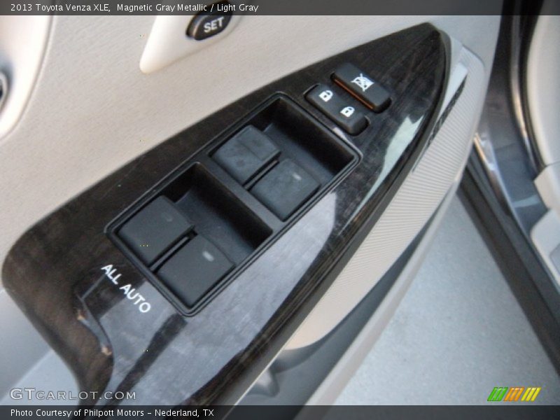 Magnetic Gray Metallic / Light Gray 2013 Toyota Venza XLE
