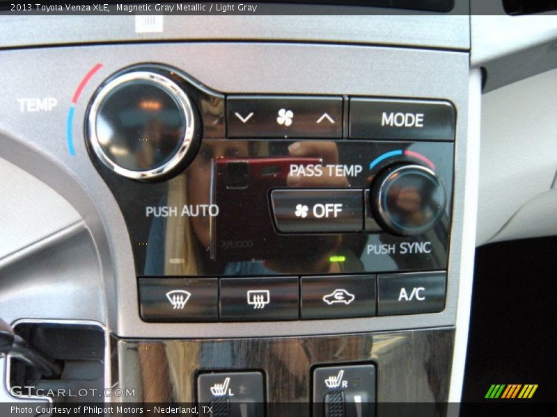 Magnetic Gray Metallic / Light Gray 2013 Toyota Venza XLE