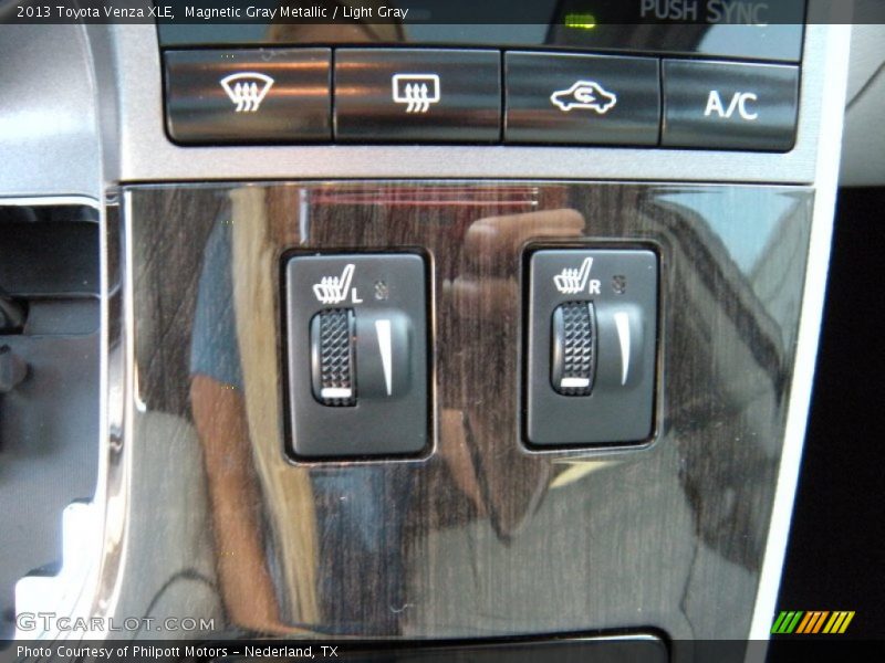 Magnetic Gray Metallic / Light Gray 2013 Toyota Venza XLE