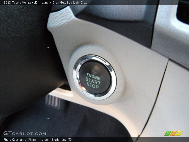 Magnetic Gray Metallic / Light Gray 2013 Toyota Venza XLE