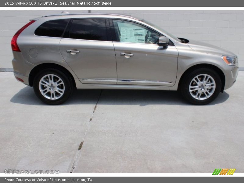 Sea Shell Metallic / Soft Beige 2015 Volvo XC60 T5 Drive-E