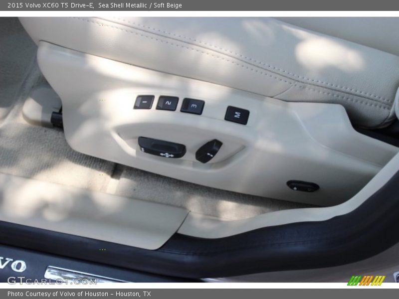 Sea Shell Metallic / Soft Beige 2015 Volvo XC60 T5 Drive-E