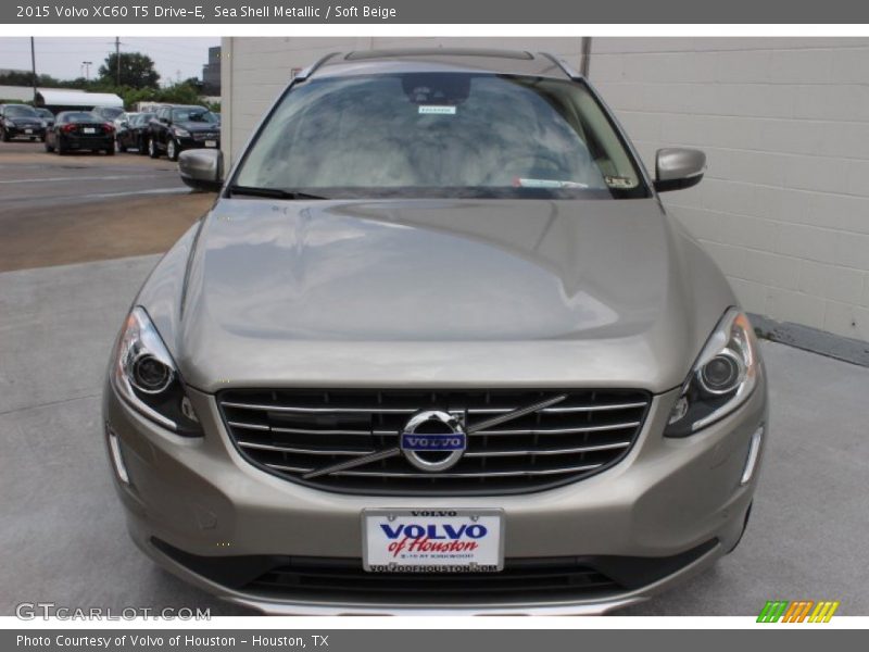 Sea Shell Metallic / Soft Beige 2015 Volvo XC60 T5 Drive-E