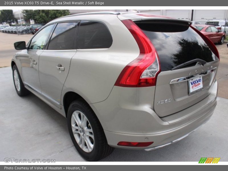 Sea Shell Metallic / Soft Beige 2015 Volvo XC60 T5 Drive-E