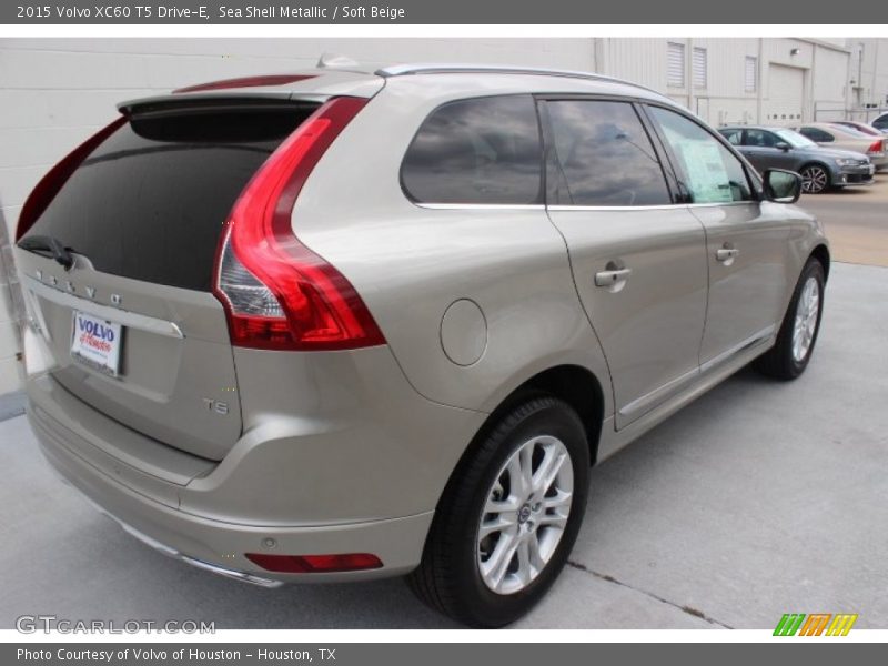 Sea Shell Metallic / Soft Beige 2015 Volvo XC60 T5 Drive-E
