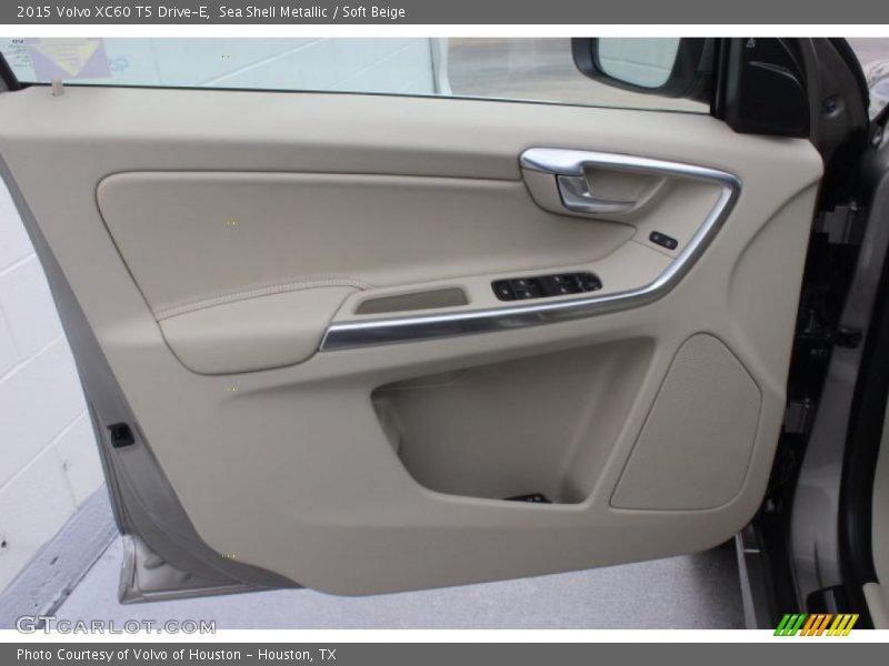 Sea Shell Metallic / Soft Beige 2015 Volvo XC60 T5 Drive-E