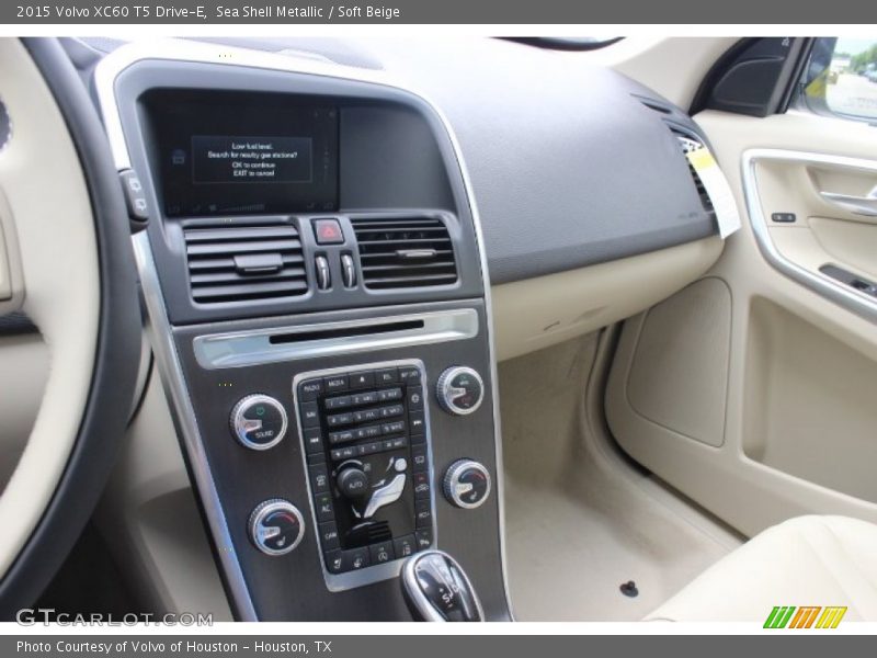 Sea Shell Metallic / Soft Beige 2015 Volvo XC60 T5 Drive-E