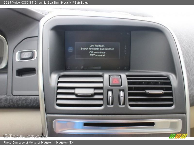 Sea Shell Metallic / Soft Beige 2015 Volvo XC60 T5 Drive-E