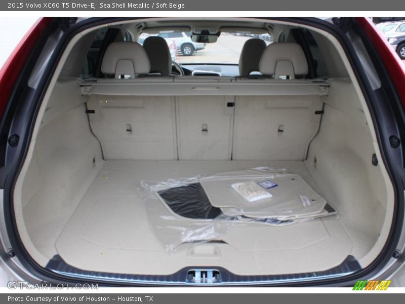 Sea Shell Metallic / Soft Beige 2015 Volvo XC60 T5 Drive-E
