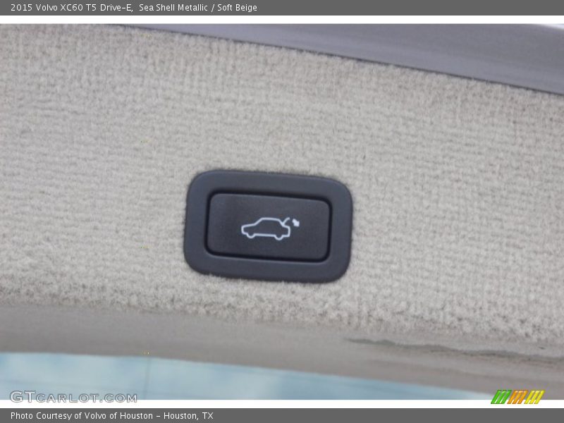 Sea Shell Metallic / Soft Beige 2015 Volvo XC60 T5 Drive-E