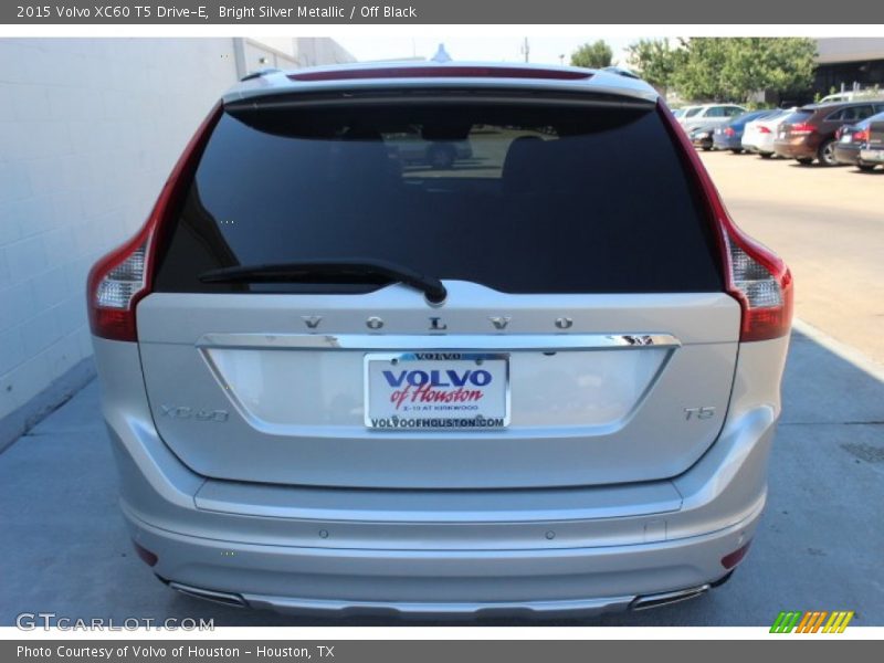 Bright Silver Metallic / Off Black 2015 Volvo XC60 T5 Drive-E