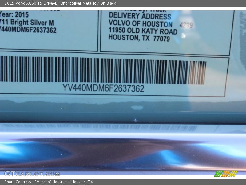 Bright Silver Metallic / Off Black 2015 Volvo XC60 T5 Drive-E