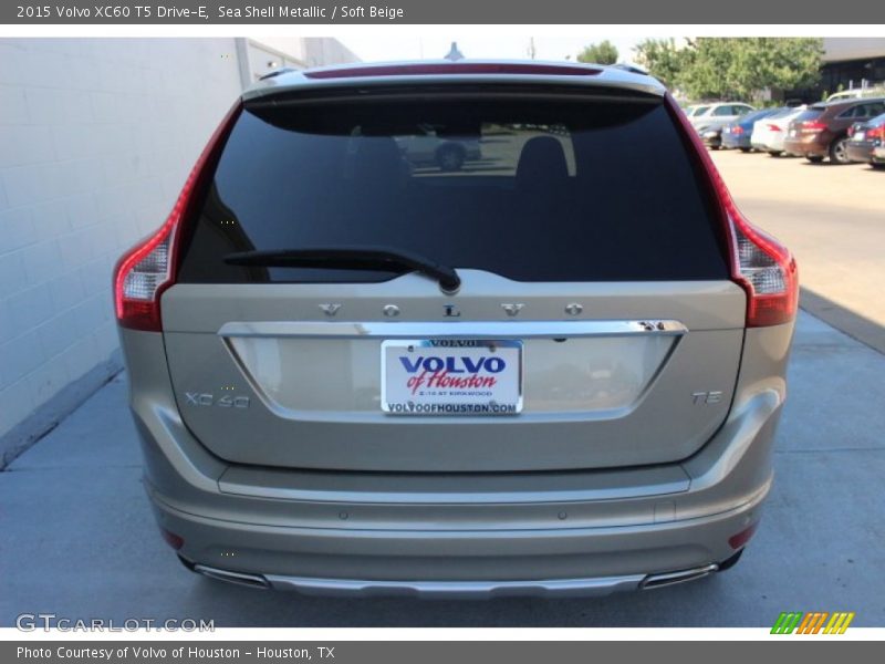 Sea Shell Metallic / Soft Beige 2015 Volvo XC60 T5 Drive-E
