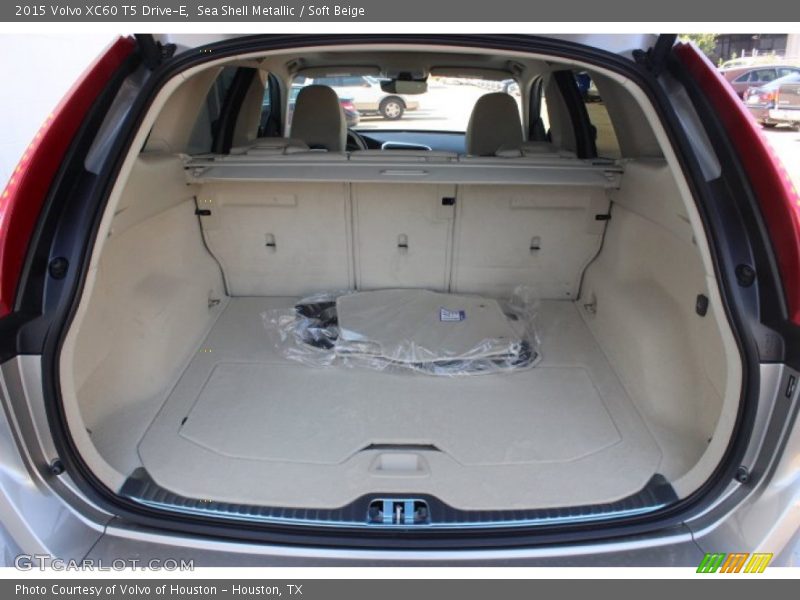 Sea Shell Metallic / Soft Beige 2015 Volvo XC60 T5 Drive-E