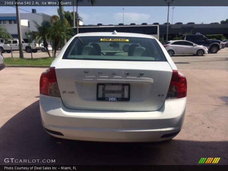 Ice White / Quartz 2009 Volvo S40 2.4i