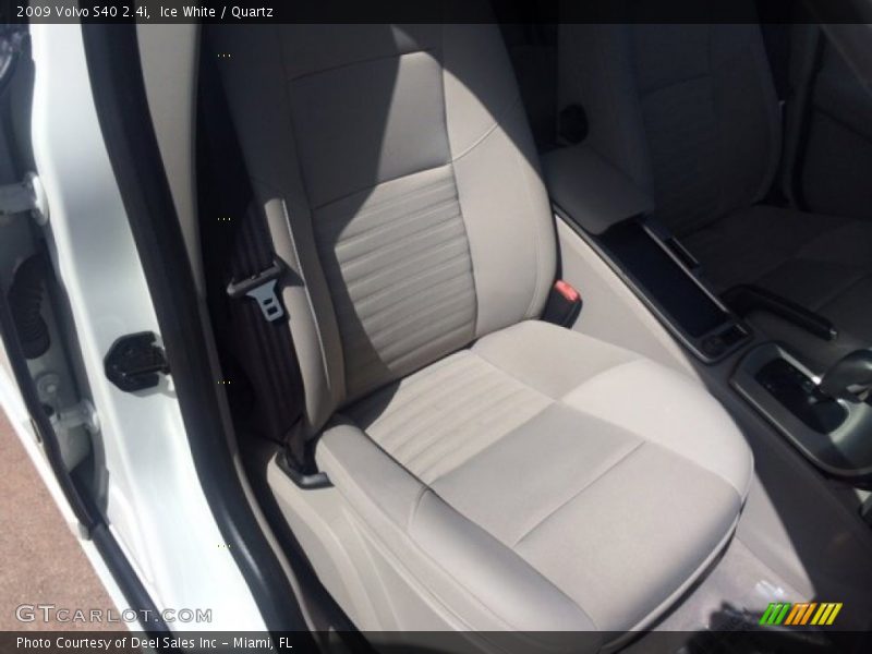 Ice White / Quartz 2009 Volvo S40 2.4i