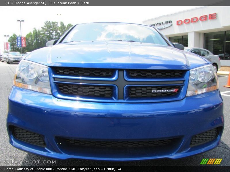 Blue Streak Pearl / Black 2014 Dodge Avenger SE