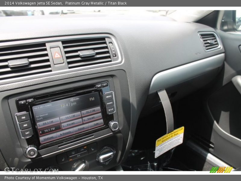 Platinum Gray Metallic / Titan Black 2014 Volkswagen Jetta SE Sedan