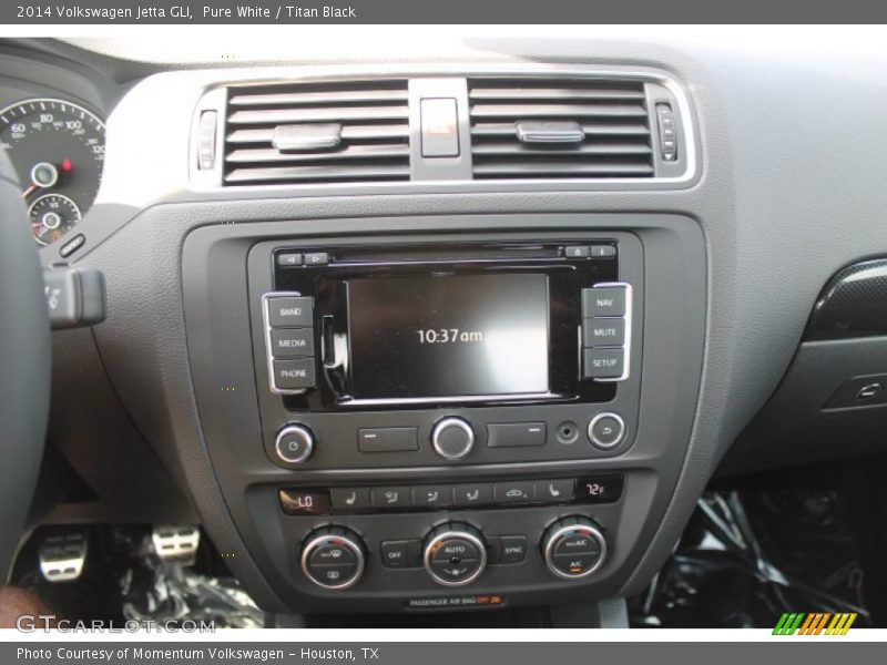 Pure White / Titan Black 2014 Volkswagen Jetta GLI