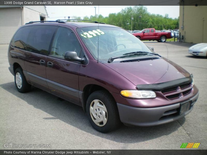 Maroon Pearl / Slate Gray 1998 Dodge Grand Caravan SE