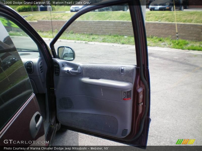 Maroon Pearl / Slate Gray 1998 Dodge Grand Caravan SE