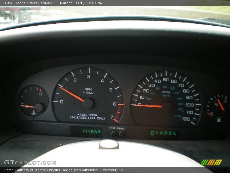 Maroon Pearl / Slate Gray 1998 Dodge Grand Caravan SE