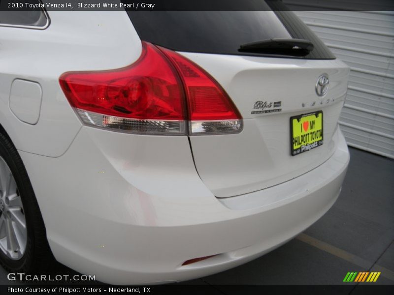 Blizzard White Pearl / Gray 2010 Toyota Venza I4