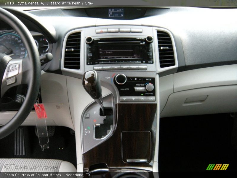 Blizzard White Pearl / Gray 2010 Toyota Venza I4