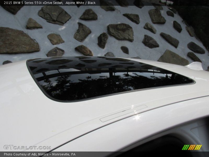 Alpine White / Black 2015 BMW 5 Series 550i xDrive Sedan