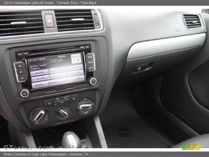 Tornado Red / Titan Black 2014 Volkswagen Jetta SE Sedan