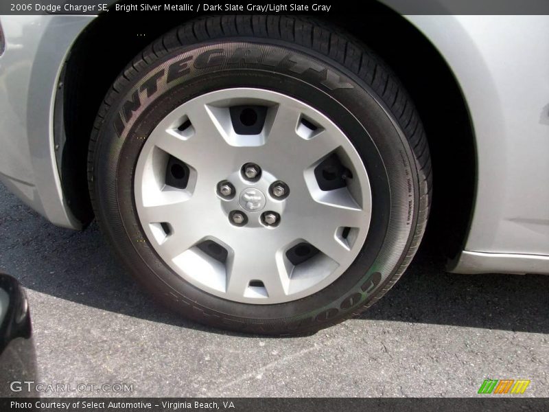 Bright Silver Metallic / Dark Slate Gray/Light Slate Gray 2006 Dodge Charger SE