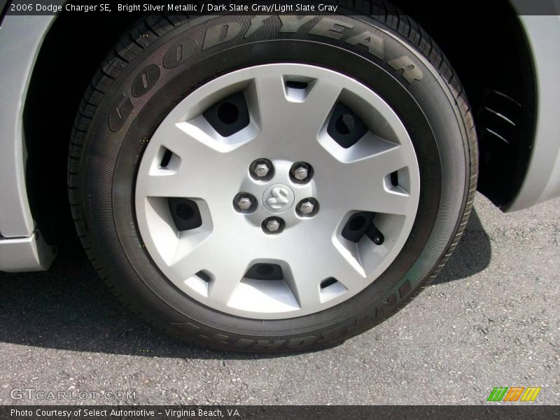 Bright Silver Metallic / Dark Slate Gray/Light Slate Gray 2006 Dodge Charger SE