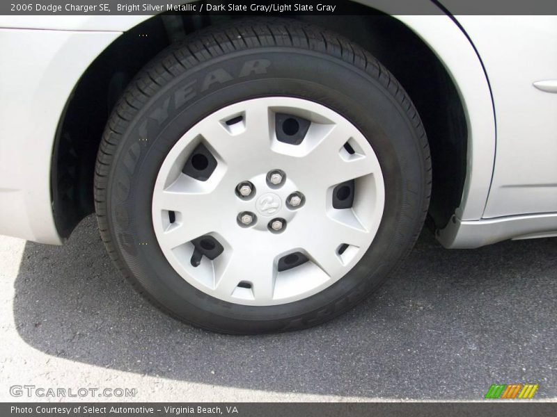 Bright Silver Metallic / Dark Slate Gray/Light Slate Gray 2006 Dodge Charger SE