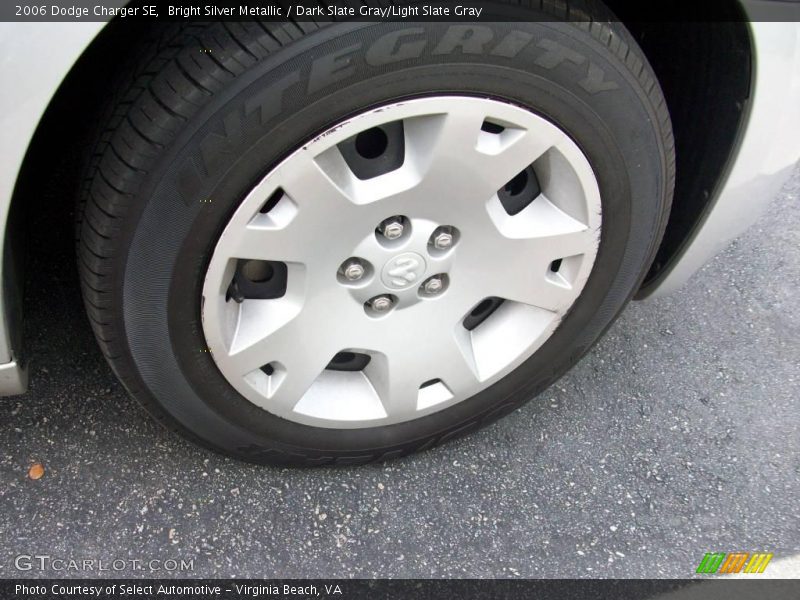 Bright Silver Metallic / Dark Slate Gray/Light Slate Gray 2006 Dodge Charger SE