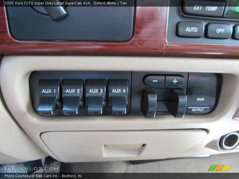 Oxford White / Tan 2005 Ford F250 Super Duty Lariat SuperCab 4x4