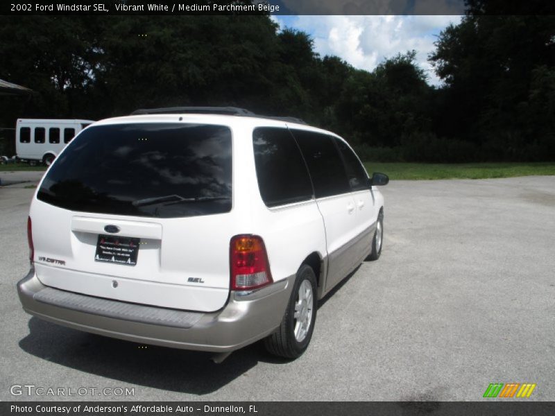 Vibrant White / Medium Parchment Beige 2002 Ford Windstar SEL