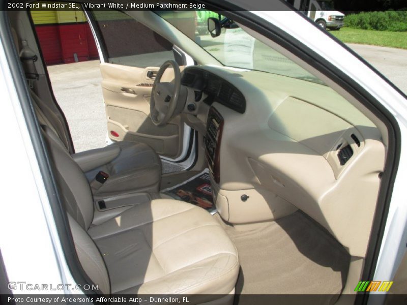 Vibrant White / Medium Parchment Beige 2002 Ford Windstar SEL