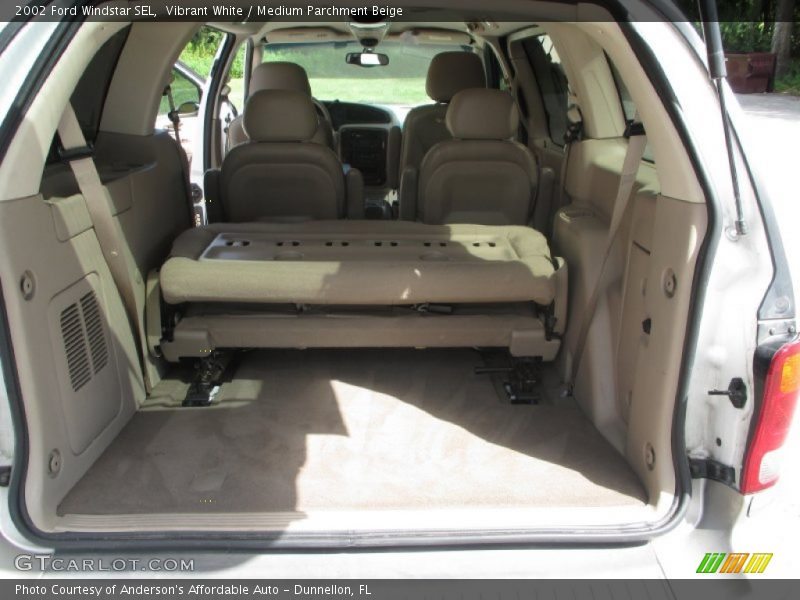 Vibrant White / Medium Parchment Beige 2002 Ford Windstar SEL