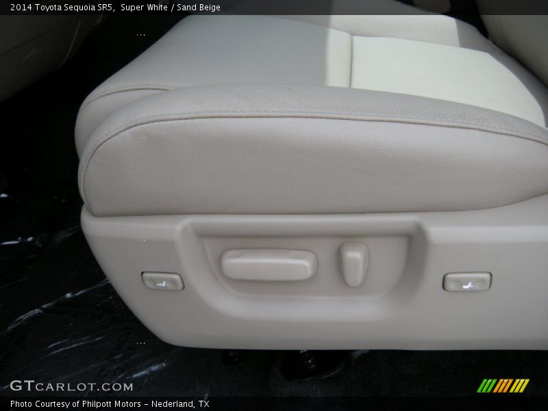 Super White / Sand Beige 2014 Toyota Sequoia SR5