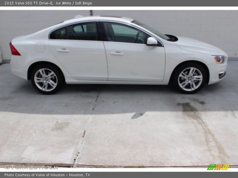 Ice White / Soft Beige 2015 Volvo S60 T5 Drive-E
