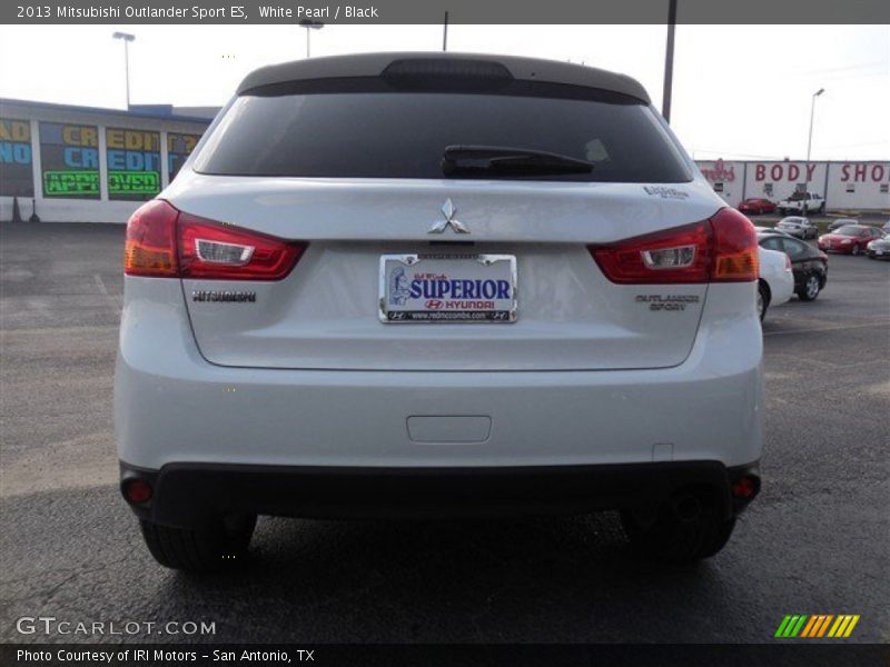 White Pearl / Black 2013 Mitsubishi Outlander Sport ES