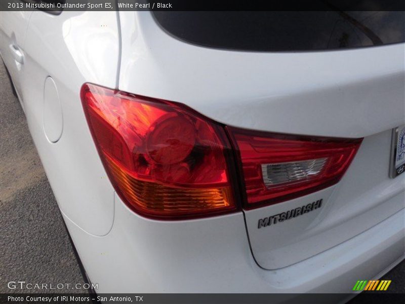 White Pearl / Black 2013 Mitsubishi Outlander Sport ES