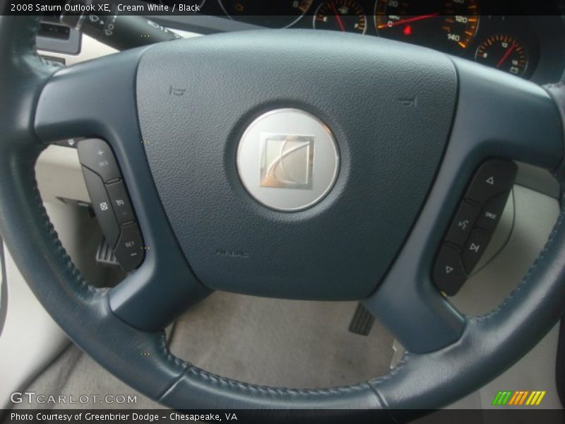 Cream White / Black 2008 Saturn Outlook XE