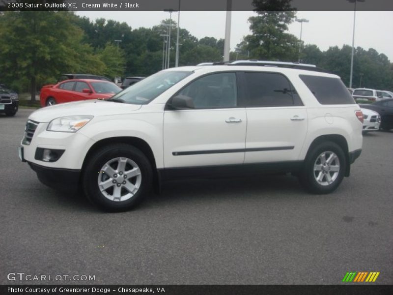 Cream White / Black 2008 Saturn Outlook XE