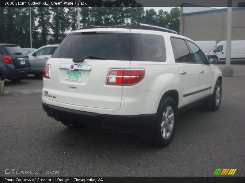 Cream White / Black 2008 Saturn Outlook XE