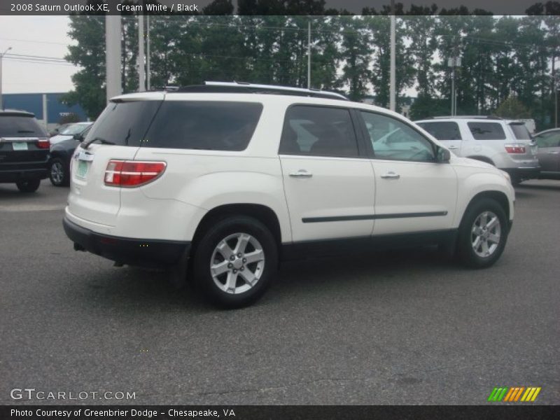 Cream White / Black 2008 Saturn Outlook XE