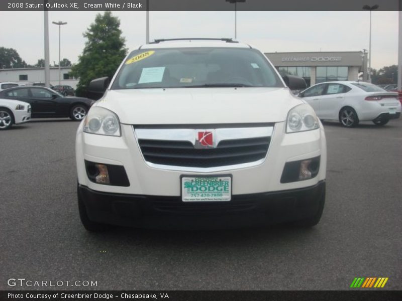 Cream White / Black 2008 Saturn Outlook XE
