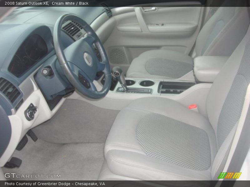 Cream White / Black 2008 Saturn Outlook XE