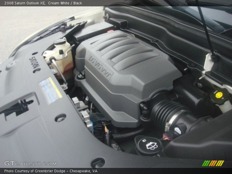 Cream White / Black 2008 Saturn Outlook XE